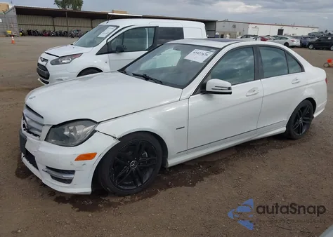 2012 Mercedes-Benz C 250 Sport из США, поврежденный, VIN WDDGF4HB5CA620552